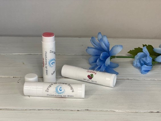 Give your lips the nourishment they need with our ultra-hydrating Moisturizing Lip Balm. Formulated with natural oils and waxes, this lip balm locks in moisture to keep lips soft, supple, and silky. Our lightweight formula is non-greasy and won't leave a waxy or sticky residue. Plus, it has a pleasant, natural scent that won't overwhelm your senses.